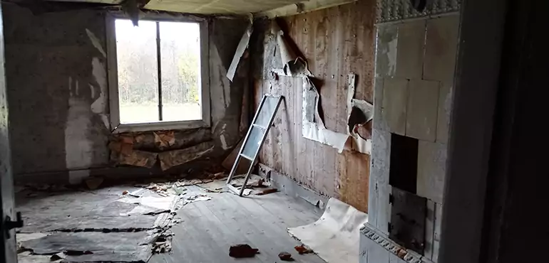 Why Selling a Distressed House Through Traditional Methods Fails in Grand Rapids